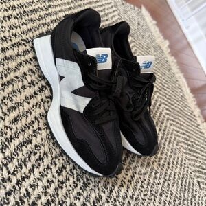 New Balance 327 - size 6.5